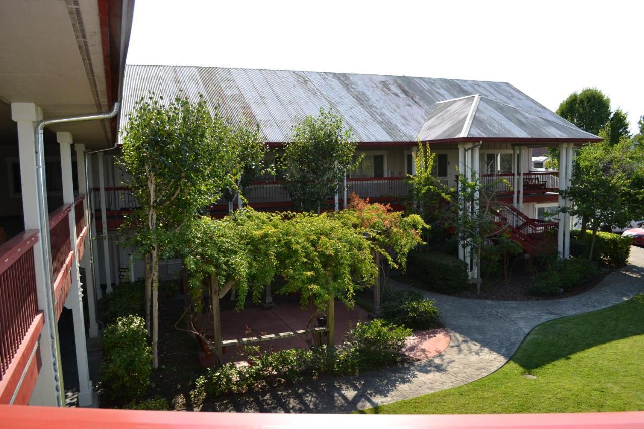 Sebastopol Inn Eksteriør billede